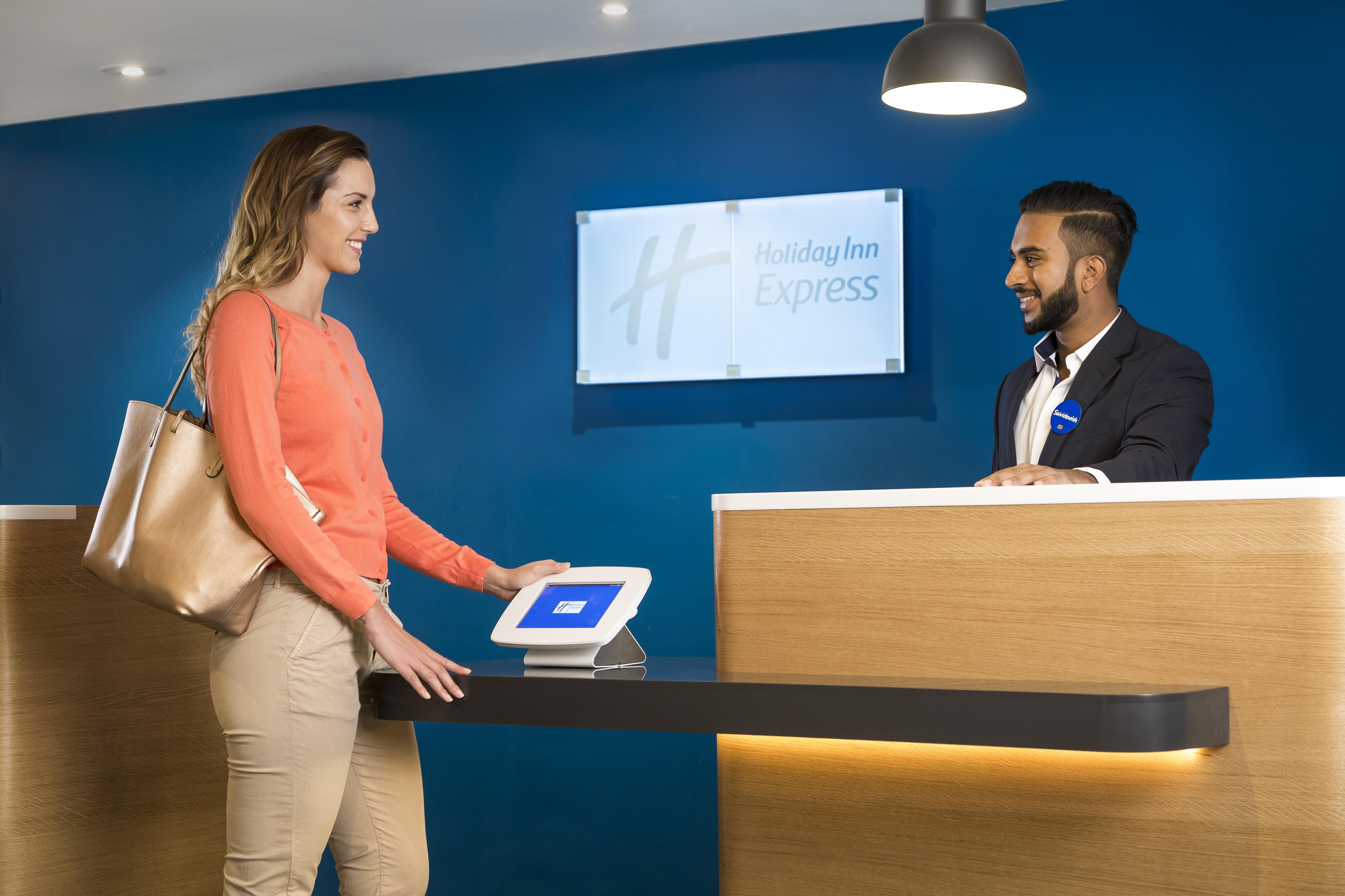 Holiday Inn Express Park Royal By Ihg Londres Exterior foto
